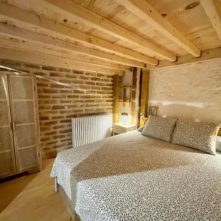Masia Entre Vinedos Y Mar Holiday home *